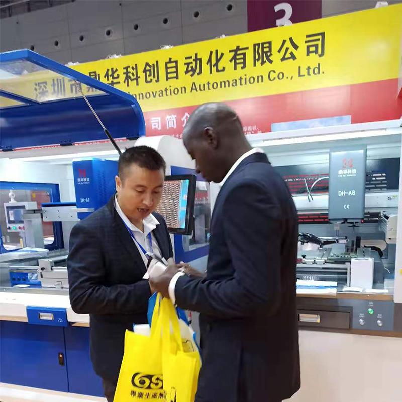 Cov neeg Fabkis cov neeg nug BGA rewrok chaw nres tsheb The French customer asking a BGA rewrok station